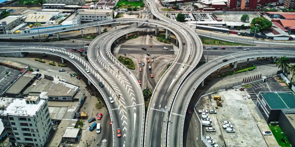Échangeurs routiers d'Abidjan vus du ciel
