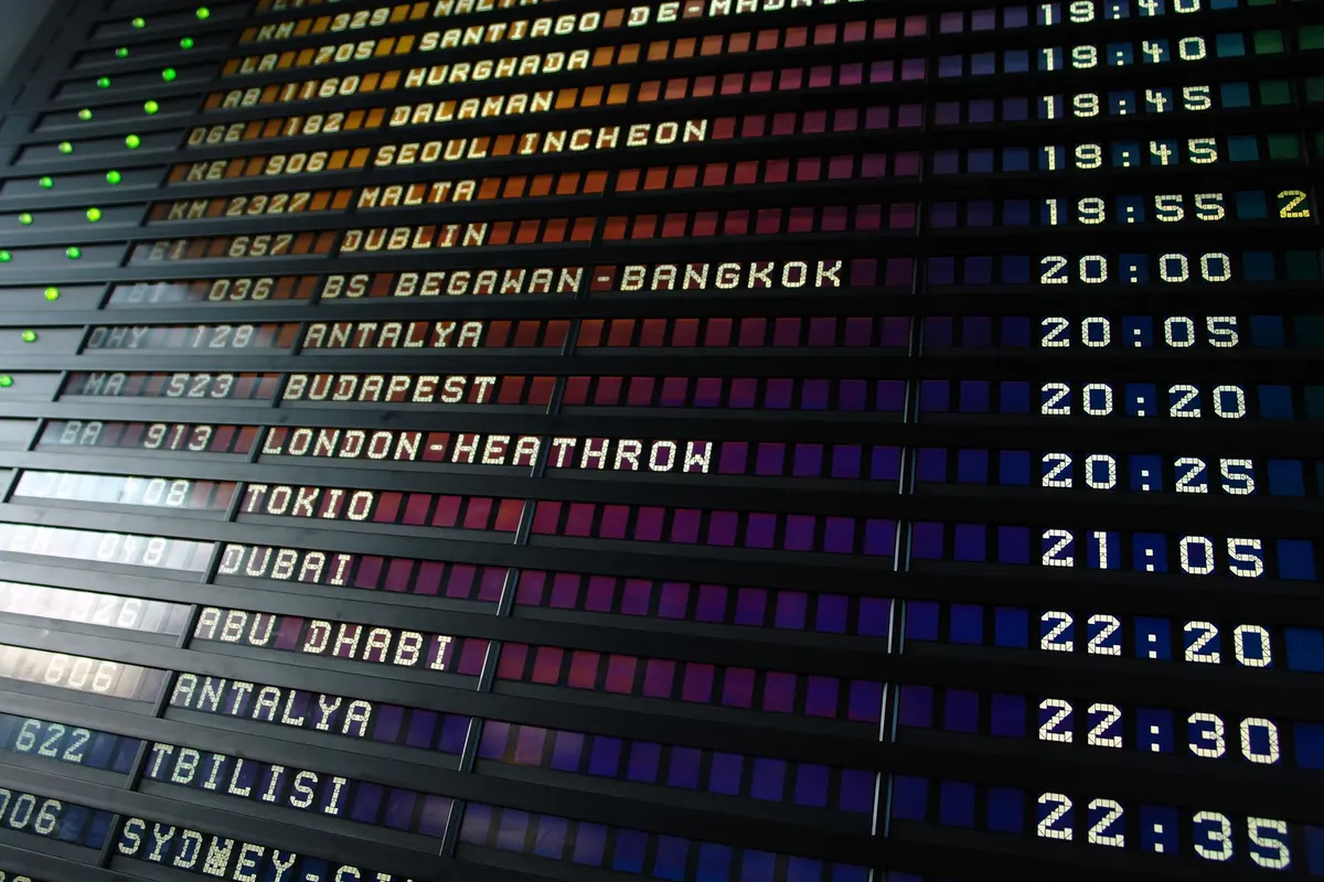 Tableau des départs d'un aéroport