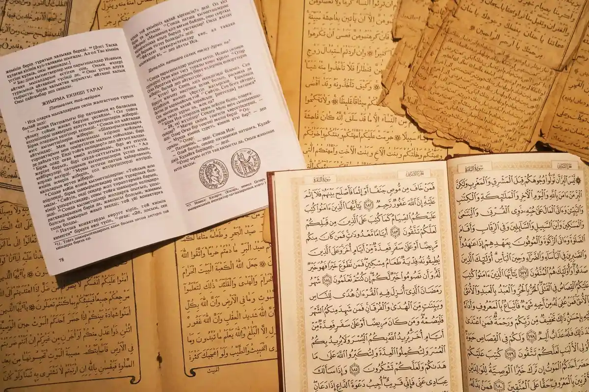Livres et manuscrits anciens en écriture arabe